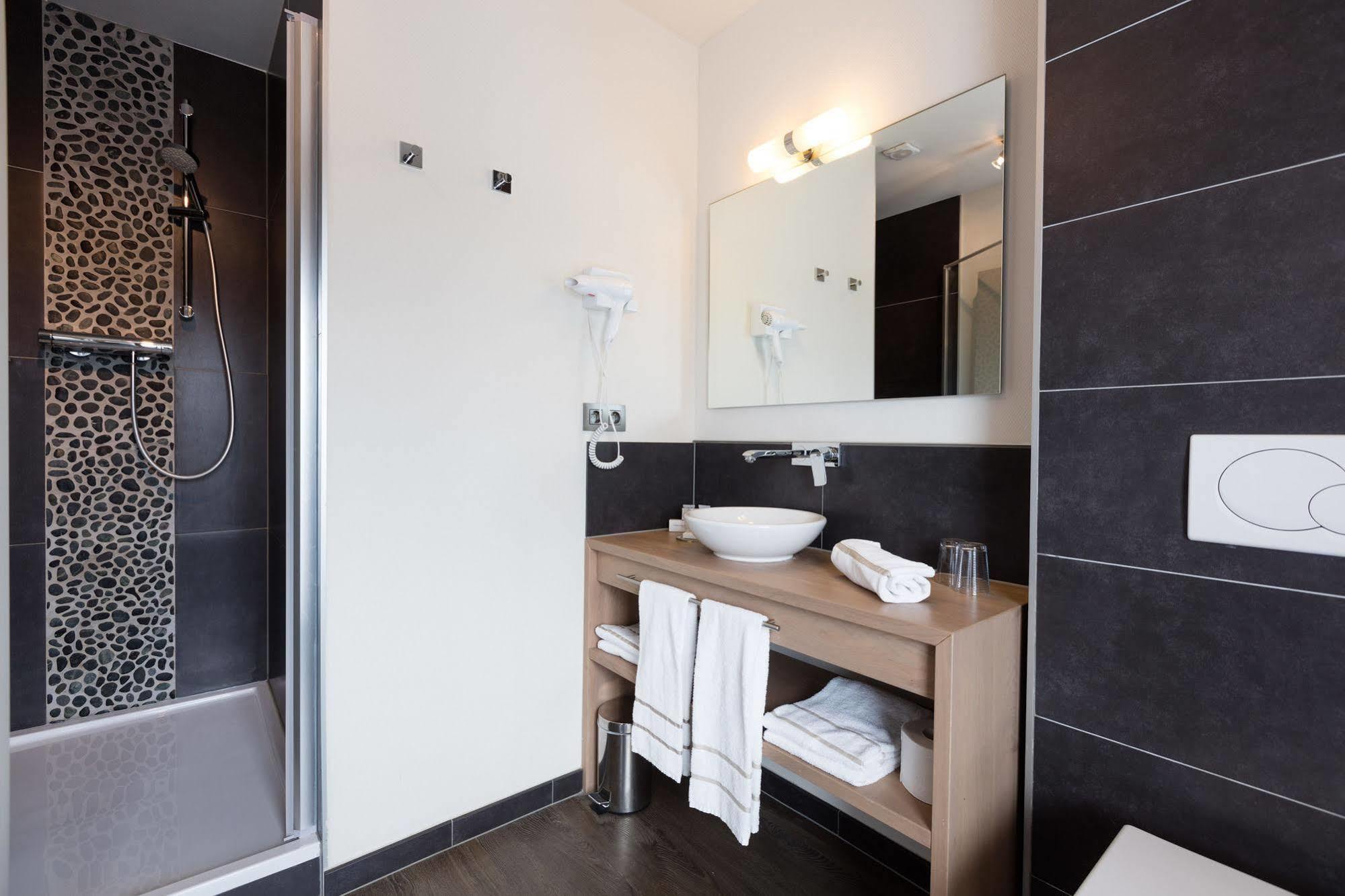 - La Grande Cure Hotel